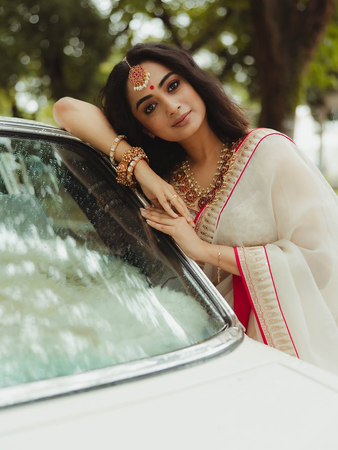 Namitha Pramod ivory saree rose-gold jewelry car cabin Portrait (20)