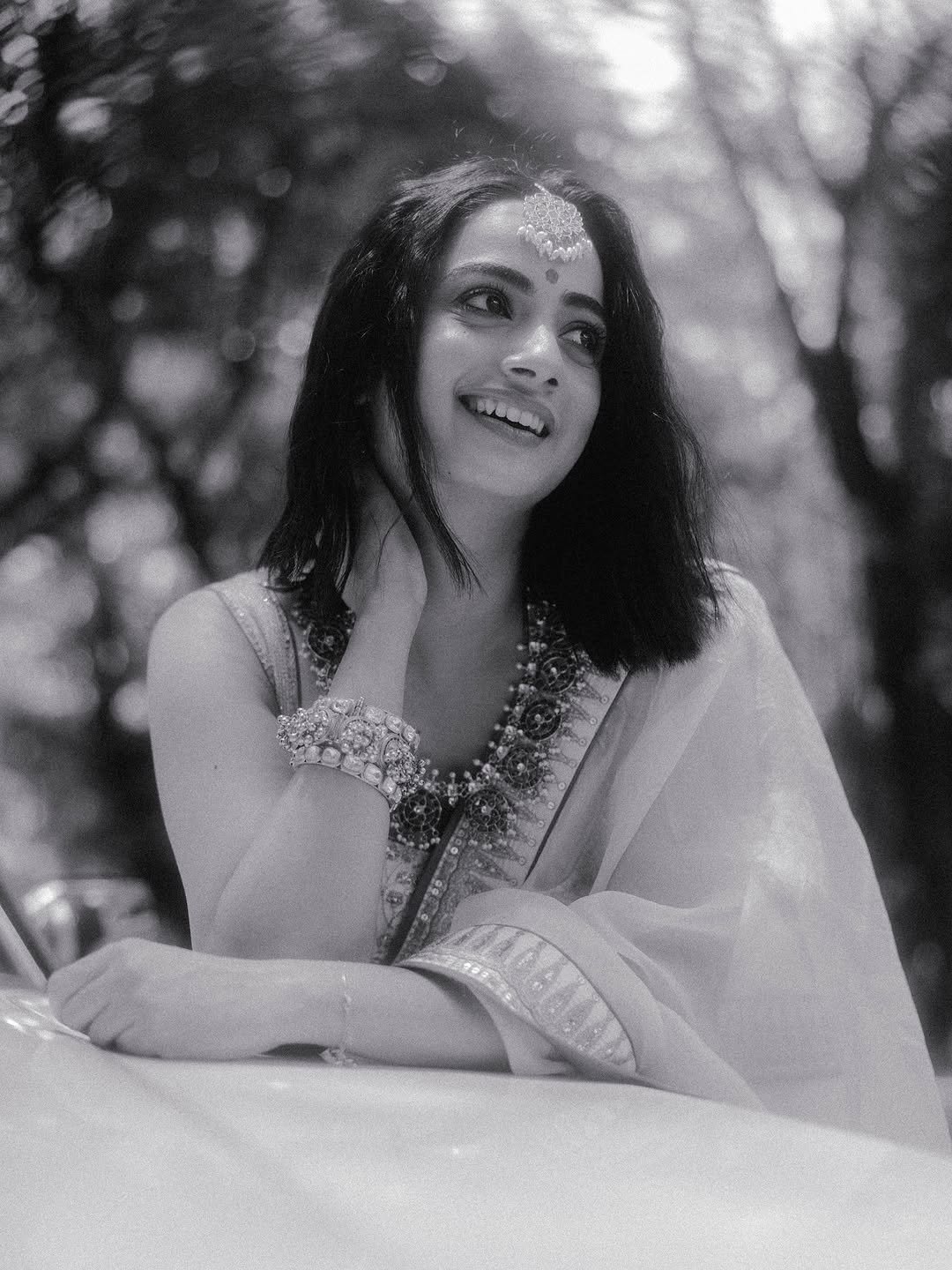 Namitha Pramod ivory saree rose-gold jewelry car cabin Portrait (22)