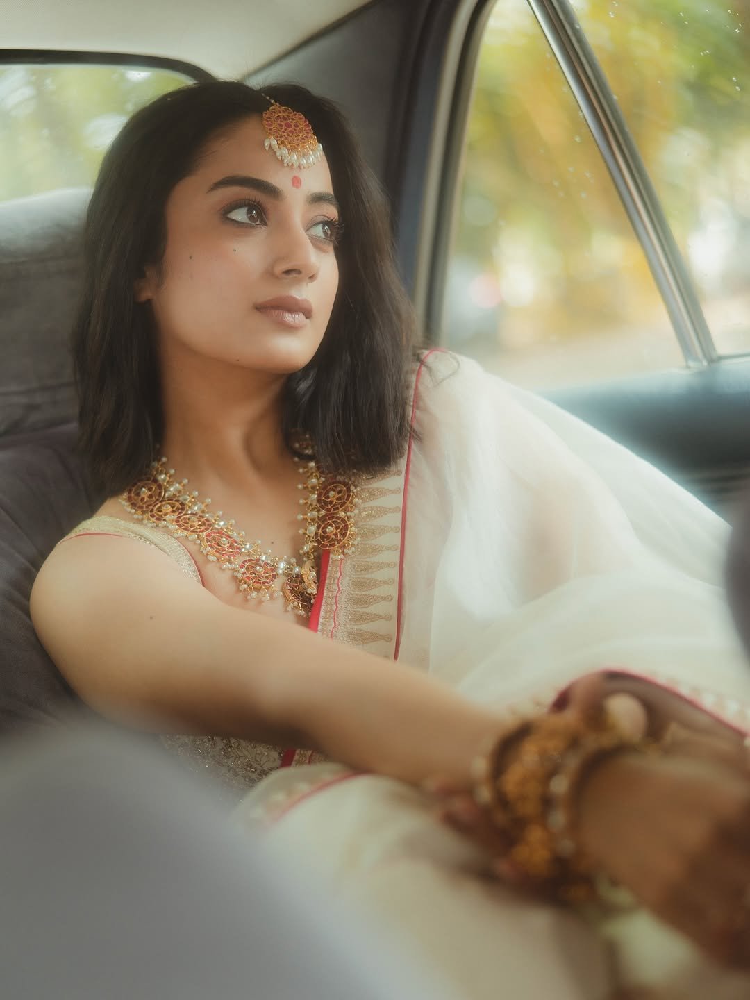 Namitha Pramod ivory saree rose-gold jewelry car cabin Portrait (24)