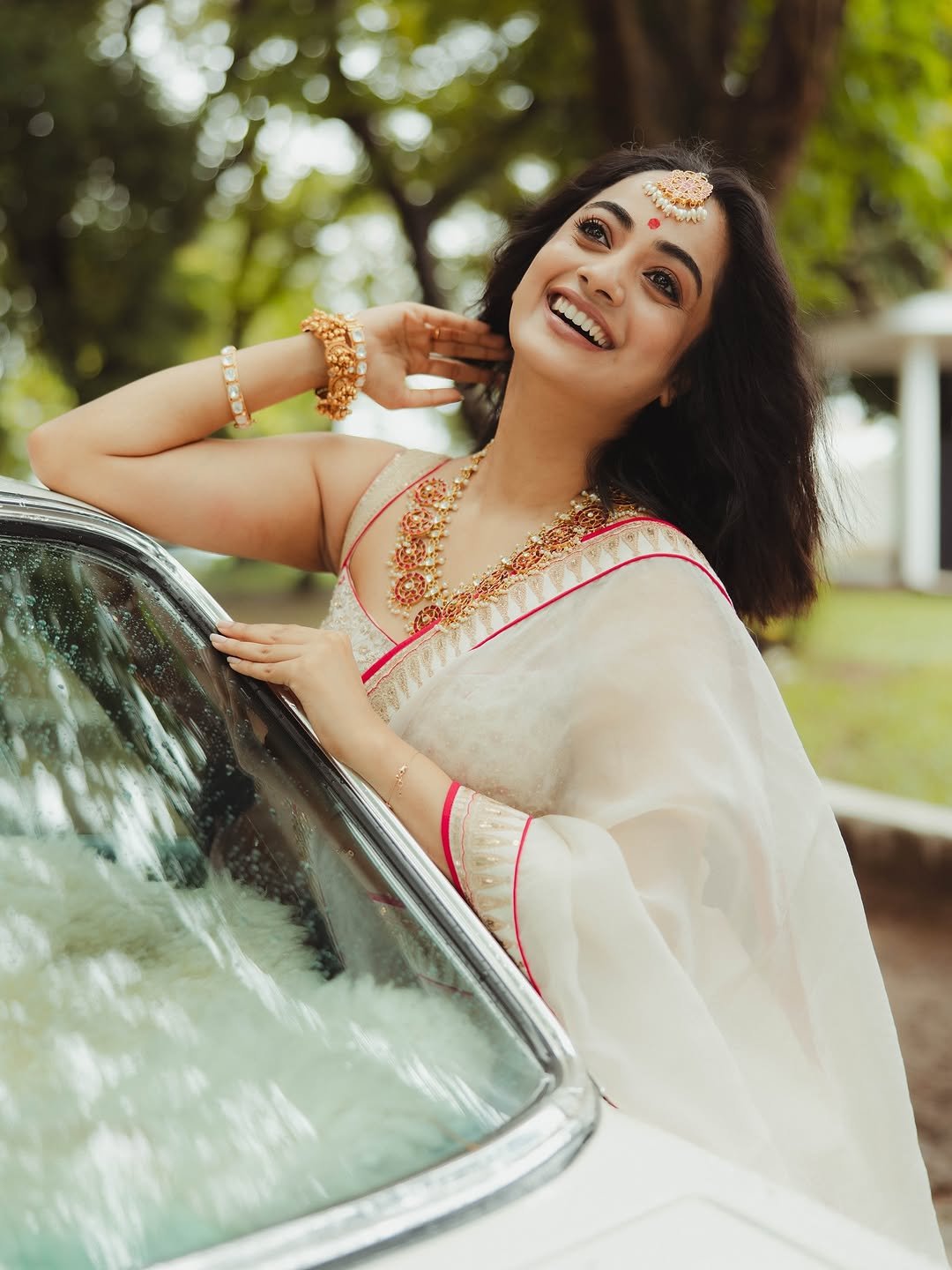 Namitha Pramod ivory saree rose-gold jewelry car cabin Portrait (34)
