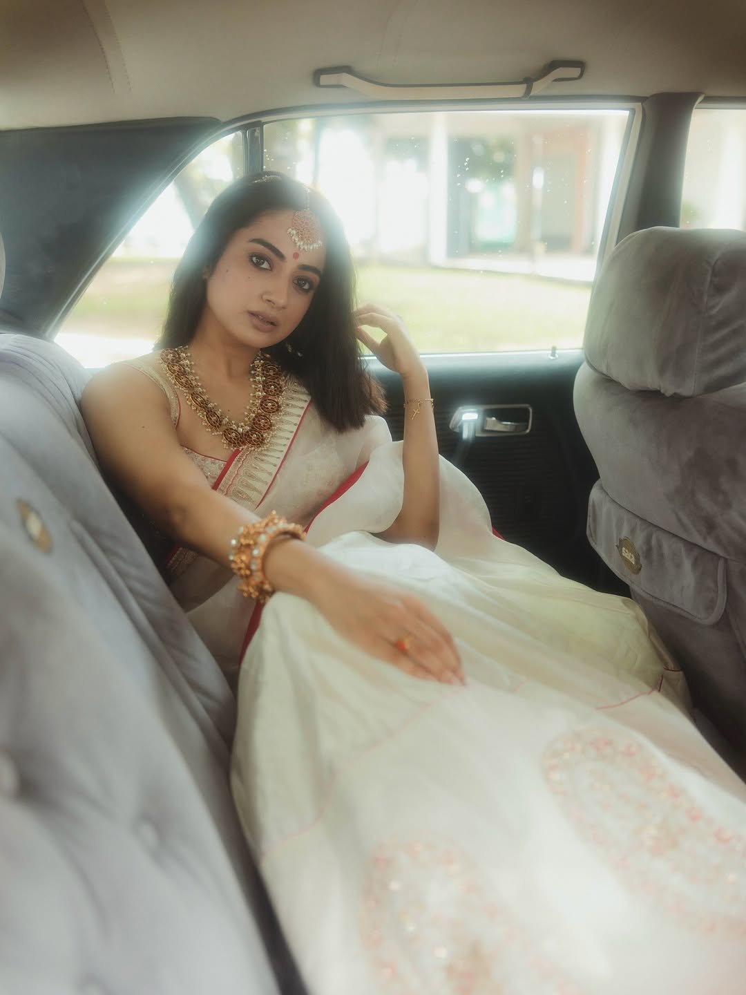 Namitha Pramod ivory saree rose-gold jewelry car cabin Portrait (4)