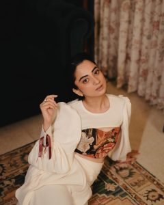 Retro furniture backdrop with Namitha Pramod ivory blouse styling