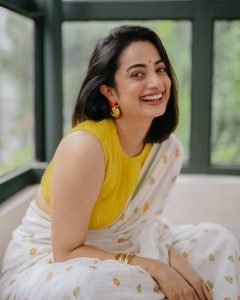 Garden flowers complementing Namitha Pramod lemon blouse saree look