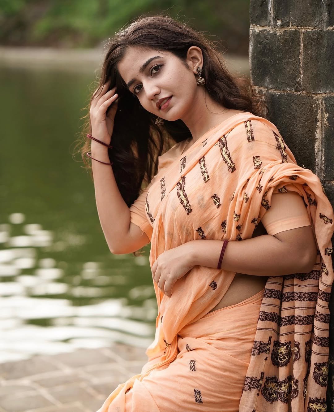 Neha Pathan peach printed saree riverside elegance Photoshoot (1)