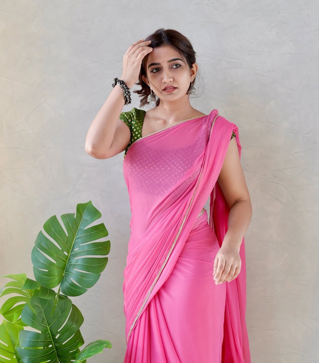 Neha Pathan pink chiffon saree cozy room charm Photoshoot (1)