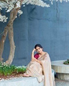 Maroon blouse color pop in Neha Pathan white saree styling