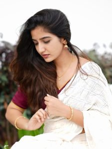 Neha Pathan white textured saree with contrasting maroon blouse