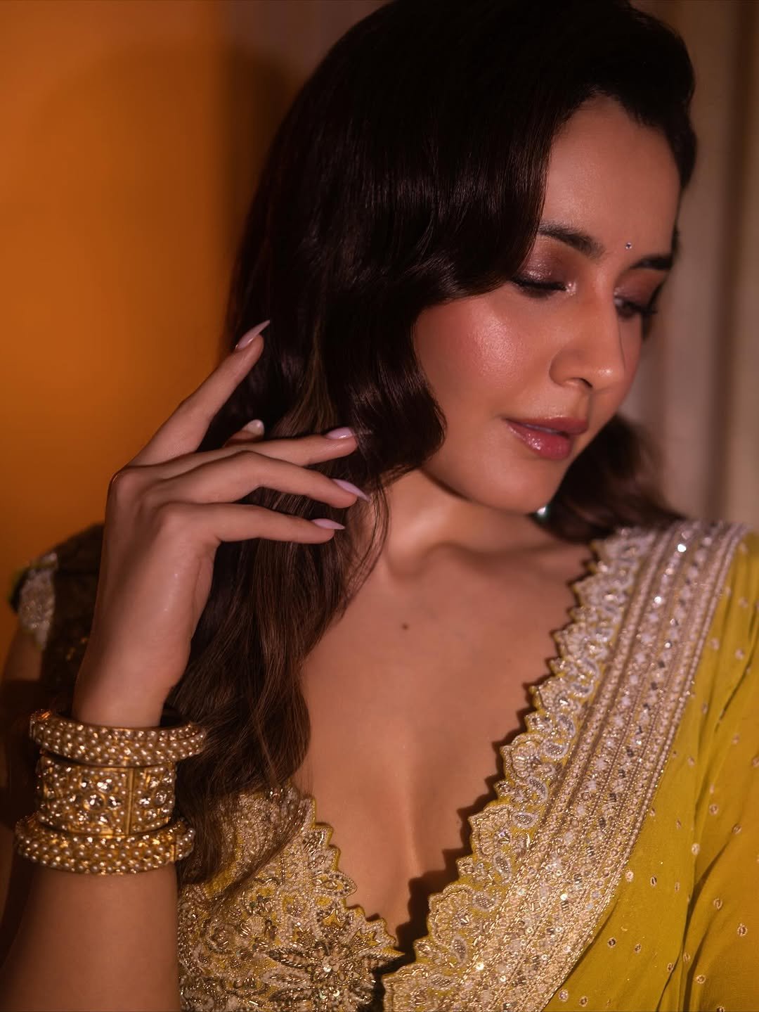 Raashi Khanna olive crystal saree warm lights glam Photoshoot (6)