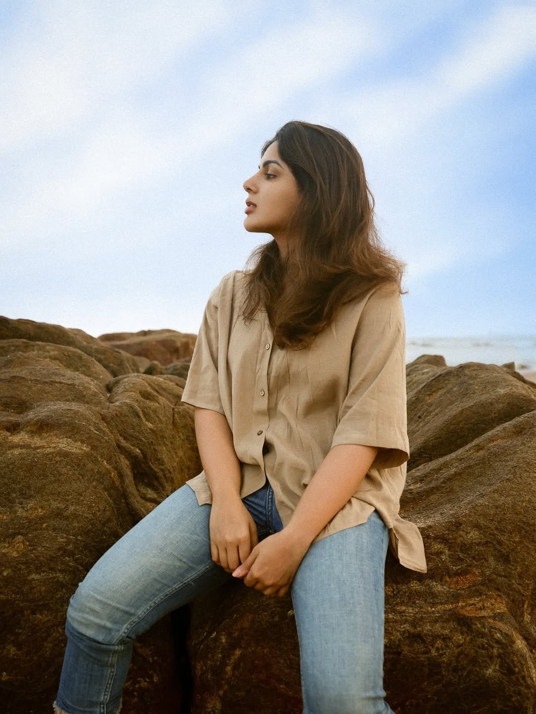 Samyuktha sand-beige shirt beach breeze Portrait (15)