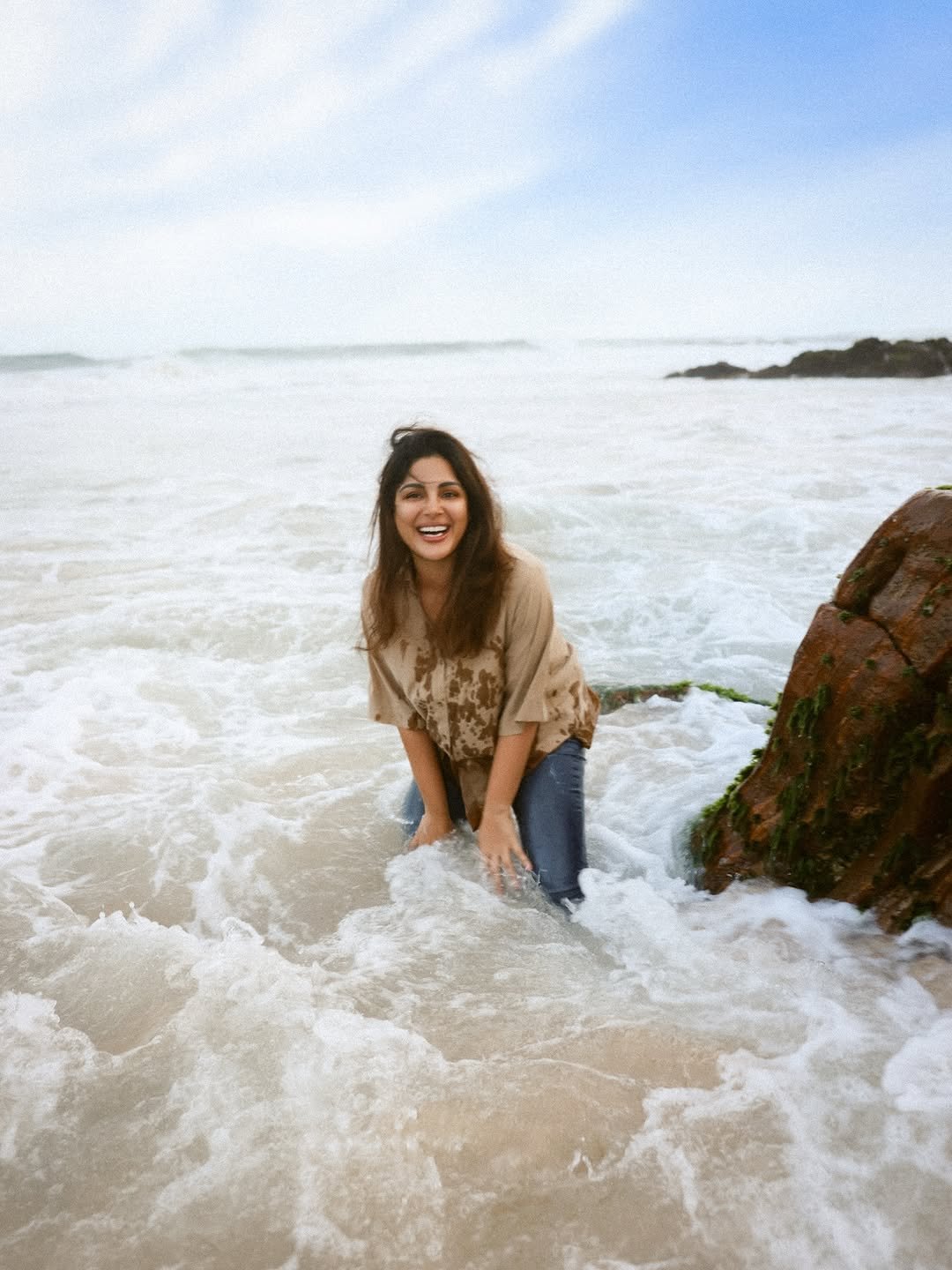Samyuktha sand-beige shirt beach breeze Portrait (2)