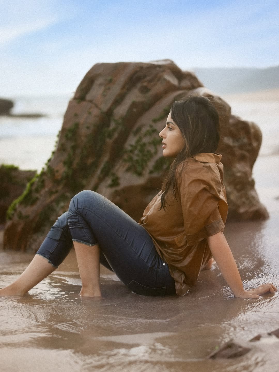 Samyuktha sand-beige shirt beach breeze Portrait (4)