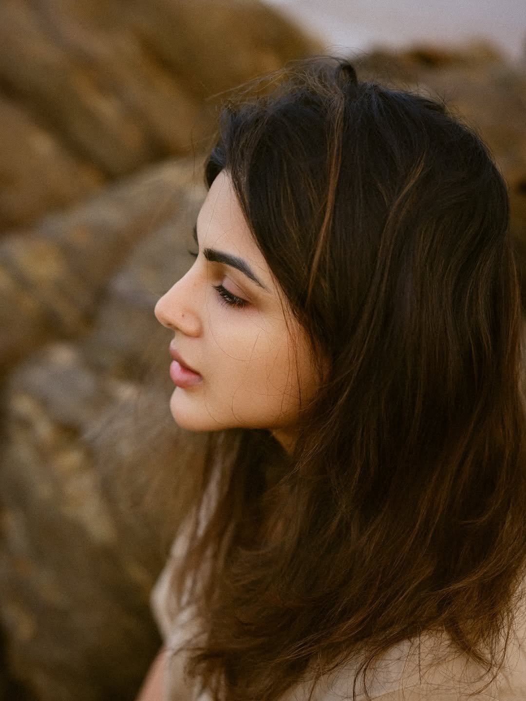 Samyuktha sand-beige shirt beach breeze Portrait (5)