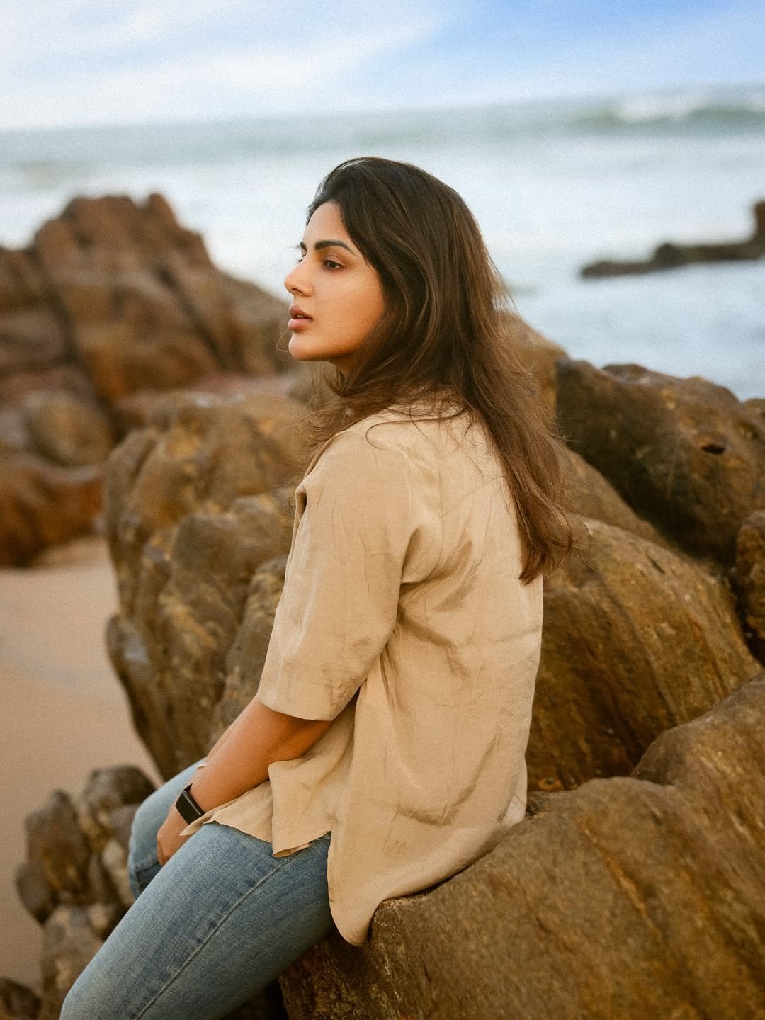Samyuktha sand-beige shirt beach breeze Portrait (8)