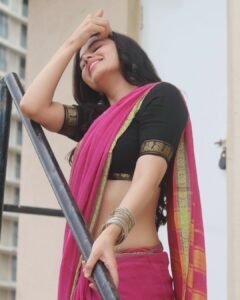Aarti Chikara Sensuous in Pink Saree and Black Blouse (9)