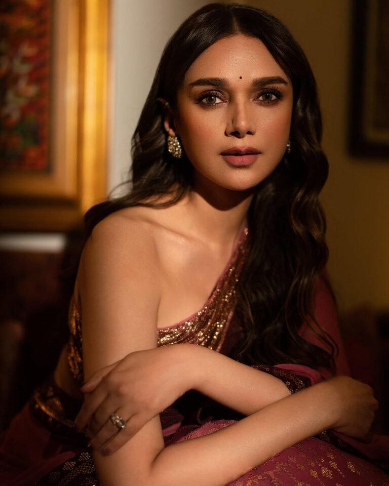 Aditi Rao Hydari Royal in Maroon Lehenga (4)