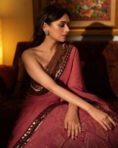 Aditi Rao Hydari Royal in Maroon Lehenga (7)