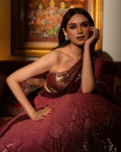 Aditi Rao Hydari Royal in Maroon Lehenga (9)
