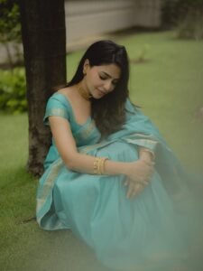 Aishwarya Lekshmi Beautiful in Blue Soft Silk Saree Photos (1)