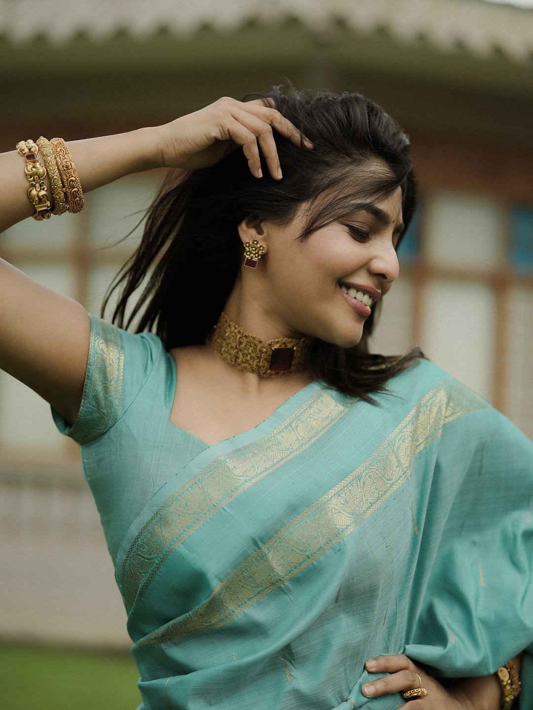 Aishwarya Lekshmi Beautiful in Blue Soft Silk Saree Photos (11)