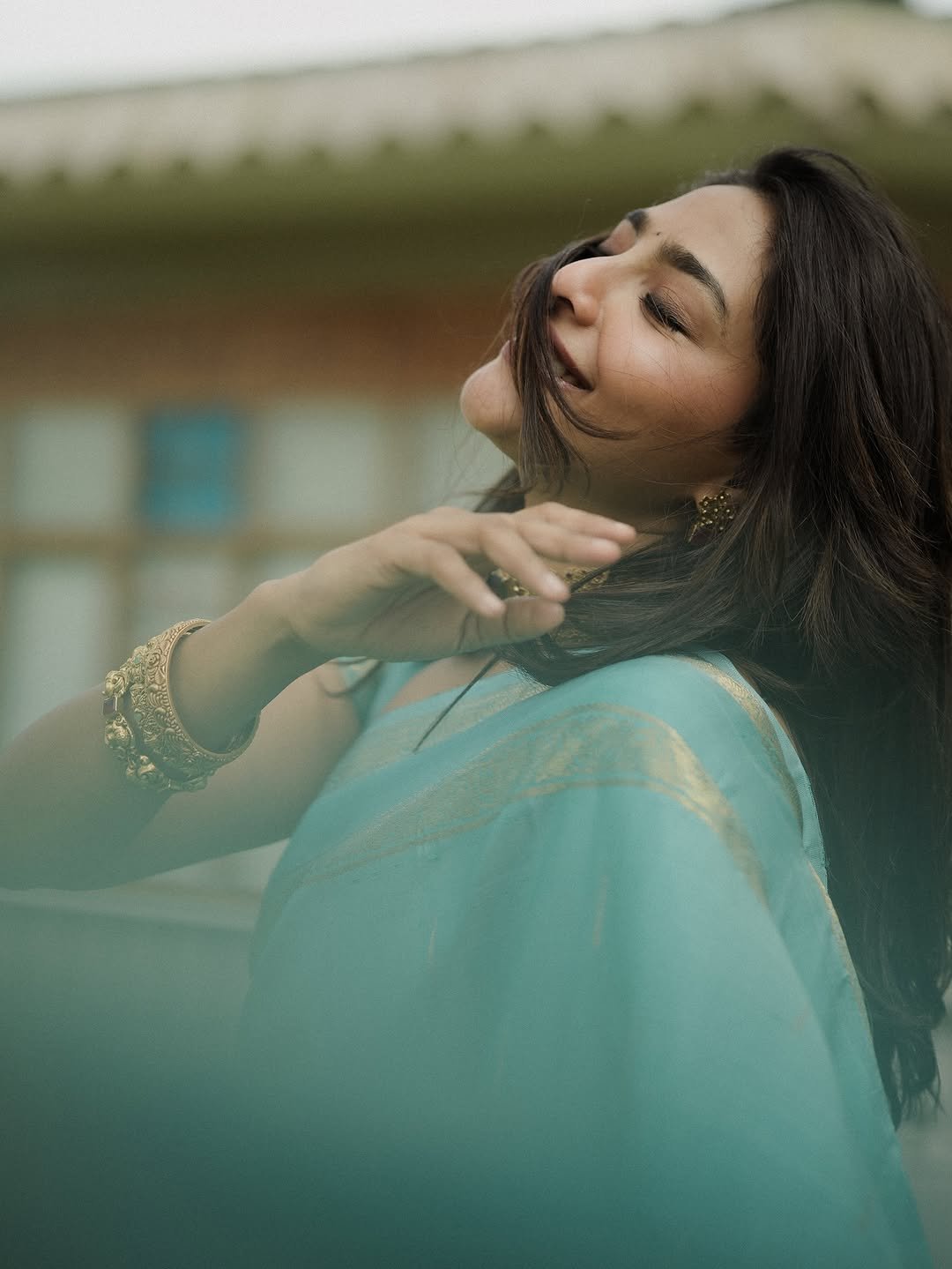 Aishwarya Lekshmi Beautiful in Blue Soft Silk Saree Photos (12)