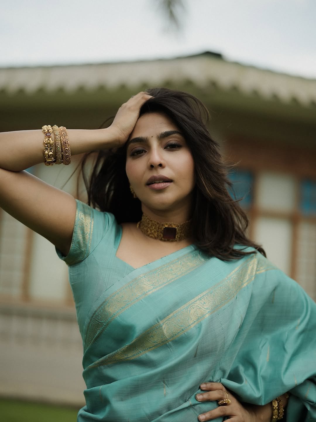 Aishwarya Lekshmi Beautiful in Blue Soft Silk Saree Photos (2)