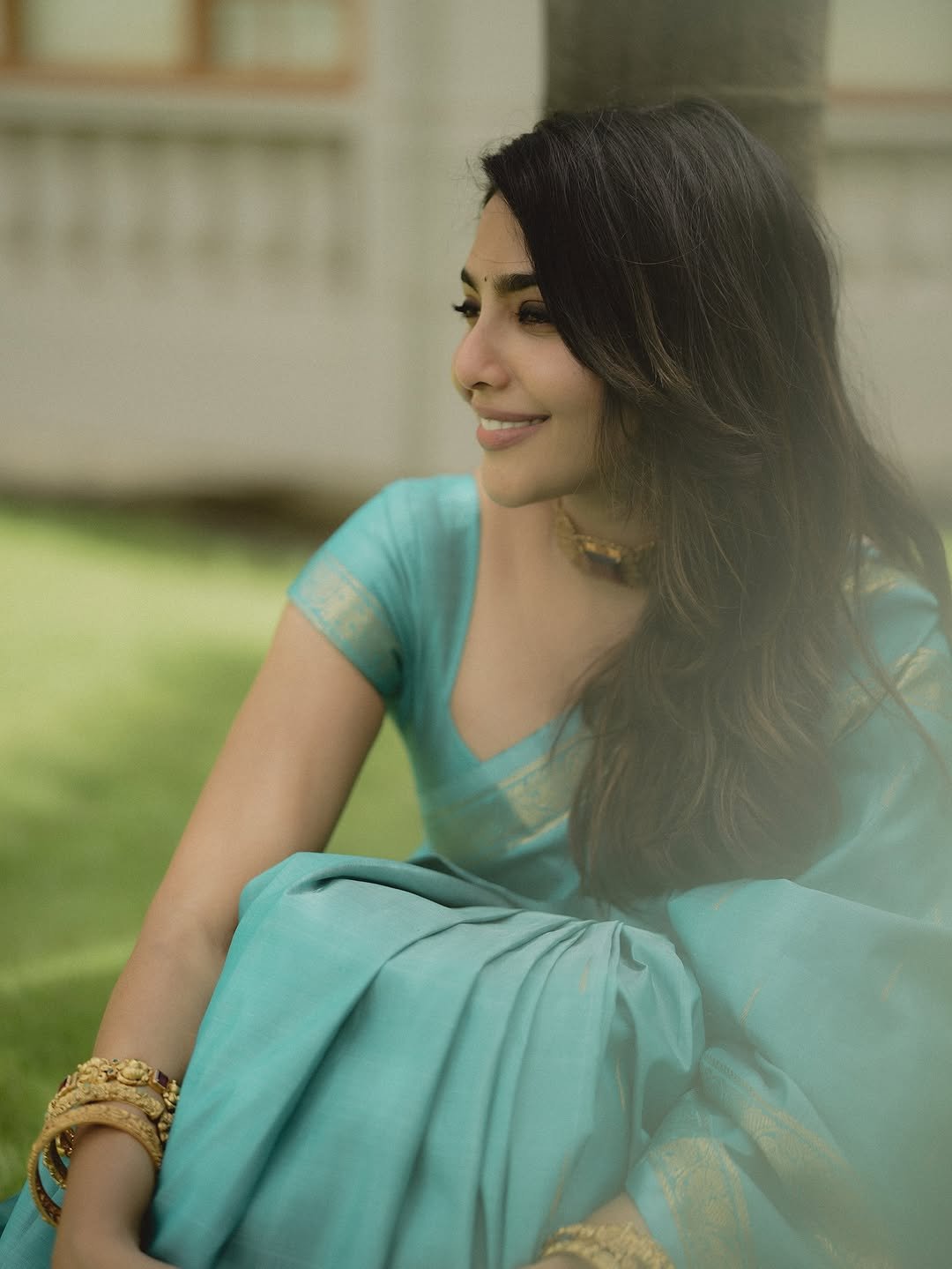 Aishwarya Lekshmi Beautiful in Blue Soft Silk Saree Photos (5)