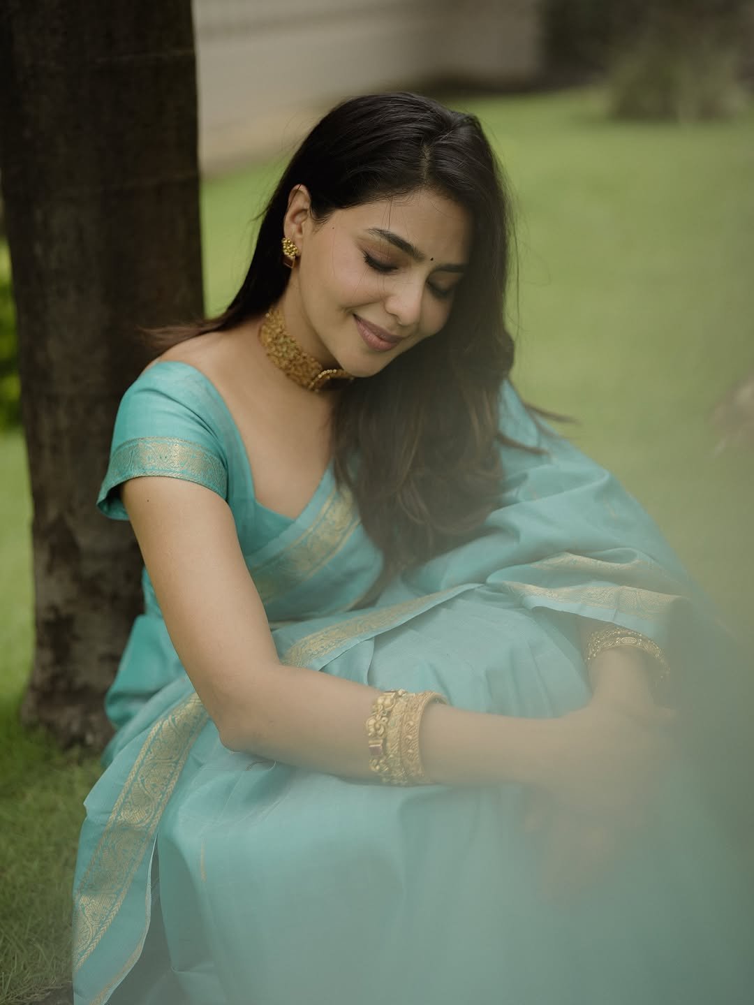 Aishwarya Lekshmi Beautiful in Blue Soft Silk Saree Photos (8)