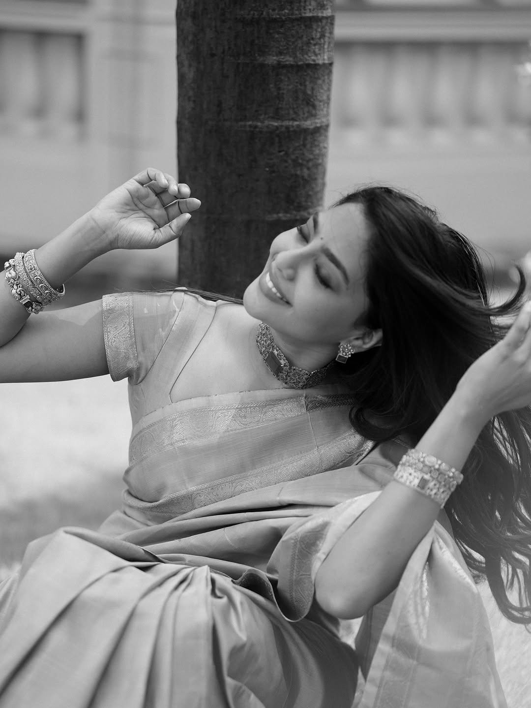 Aishwarya Lekshmi Beautiful in Blue Soft Silk Saree Photos (9)