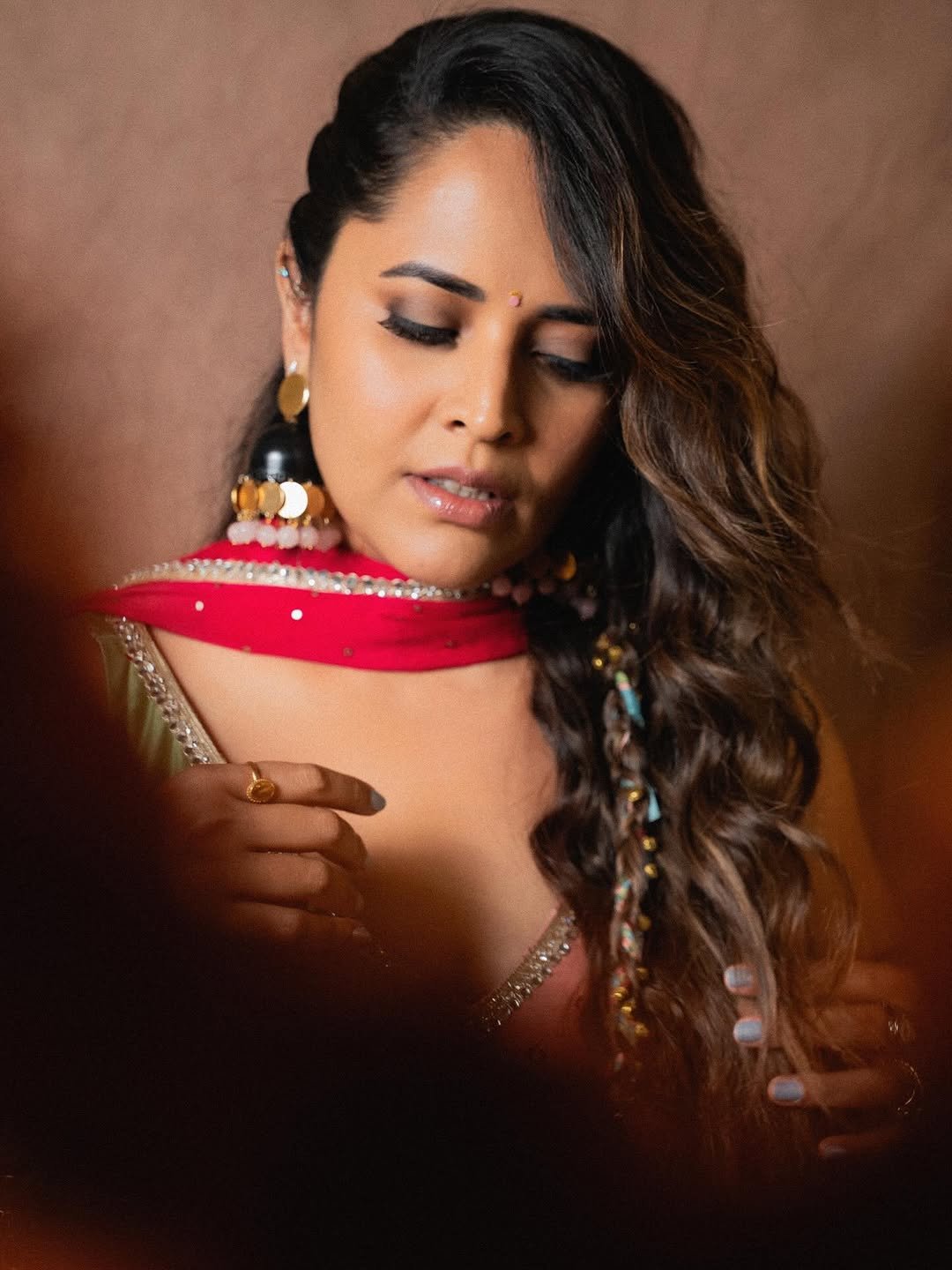 Anasuya Bharadwaj Smiles in Festive Floral Garland Look Photos (14)