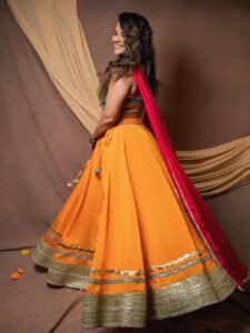 Anasuya Bharadwaj Smiles in Festive Floral Garland Look Photos (15)