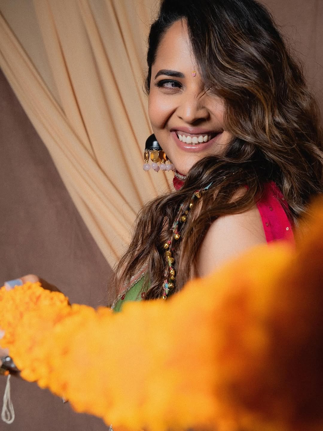 Anasuya Bharadwaj Smiles in Festive Floral Garland Look Photos (5)