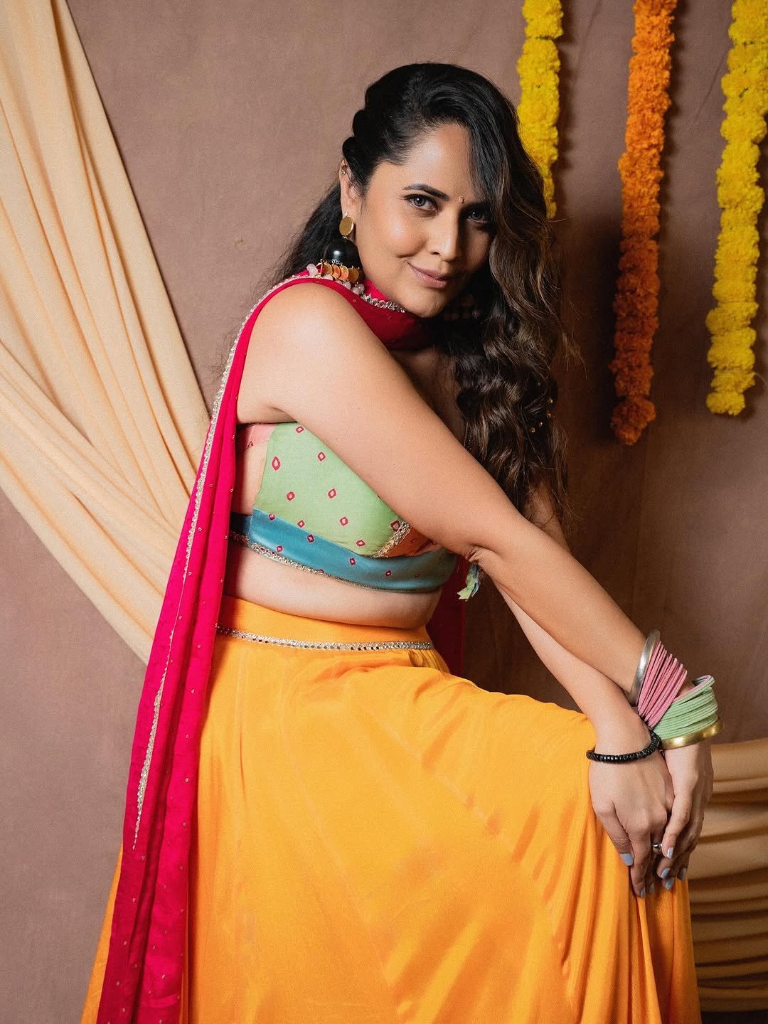 Anasuya Bharadwaj Smiles in Festive Floral Garland Look Photos (6)