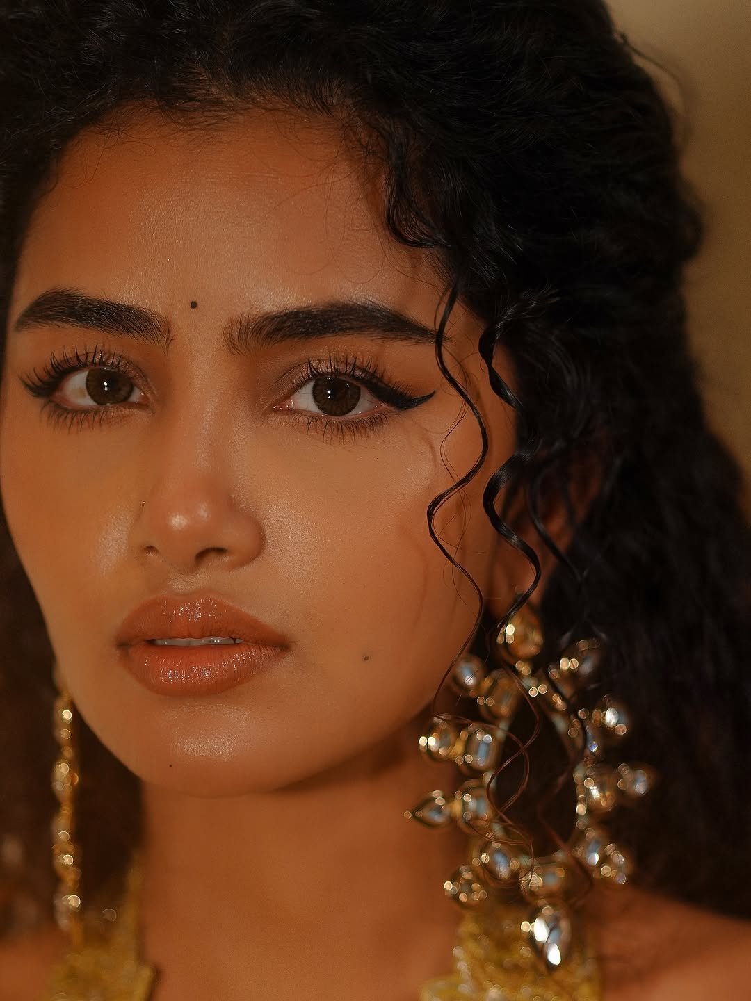 Anupama Parameswaran Shines in Golden Designer Lehenga Photos (1)