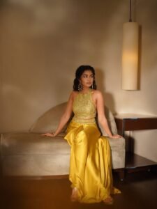 Anupama Parameswaran Shines in Golden Designer Lehenga Photos (11)