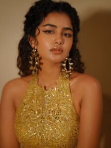 Anupama Parameswaran Shines in Golden Designer Lehenga Photos (6)