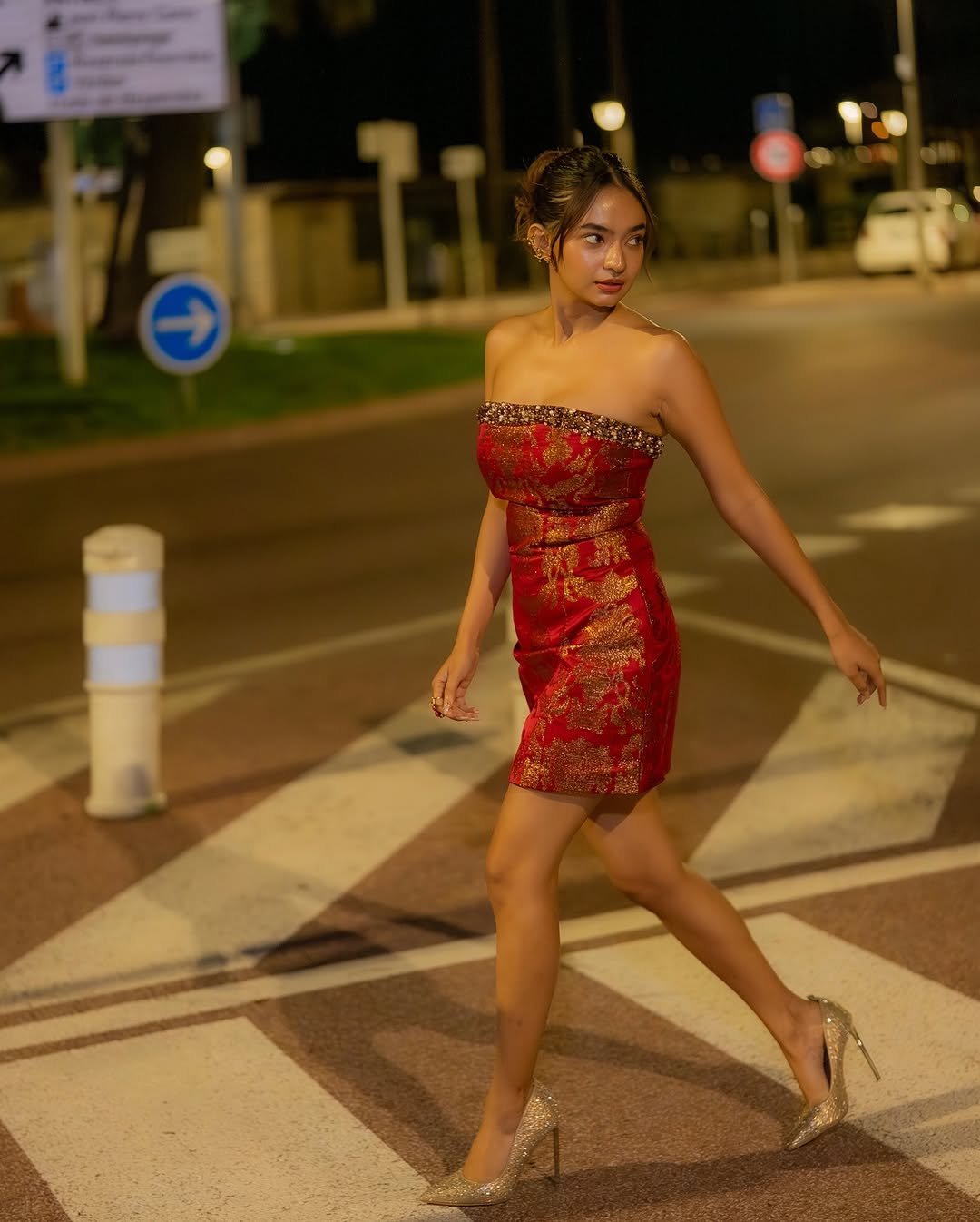 Anushka Sen Bold Red Strapless Mini Dress – Party Night Elegance (15)