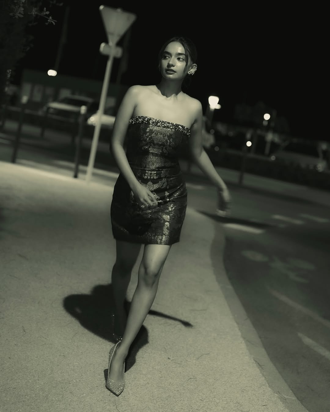 Anushka Sen Bold Red Strapless Mini Dress – Party Night Elegance (20)