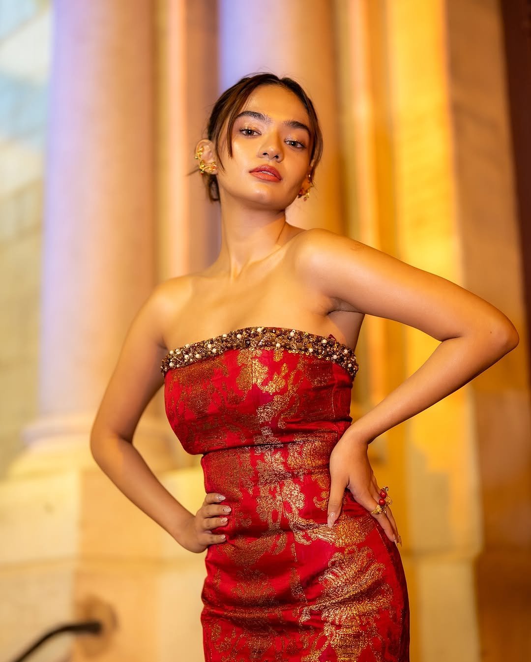 Anushka Sen Bold Red Strapless Mini Dress – Party Night Elegance (22)