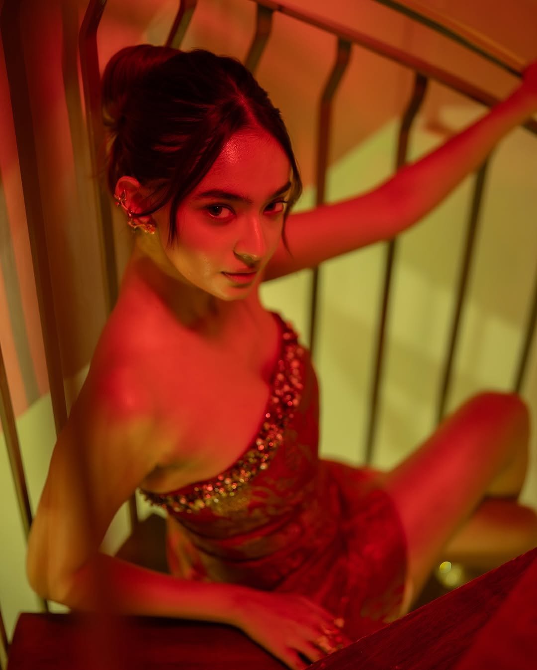 Anushka Sen Bold Red Strapless Mini Dress – Party Night Elegance (25)