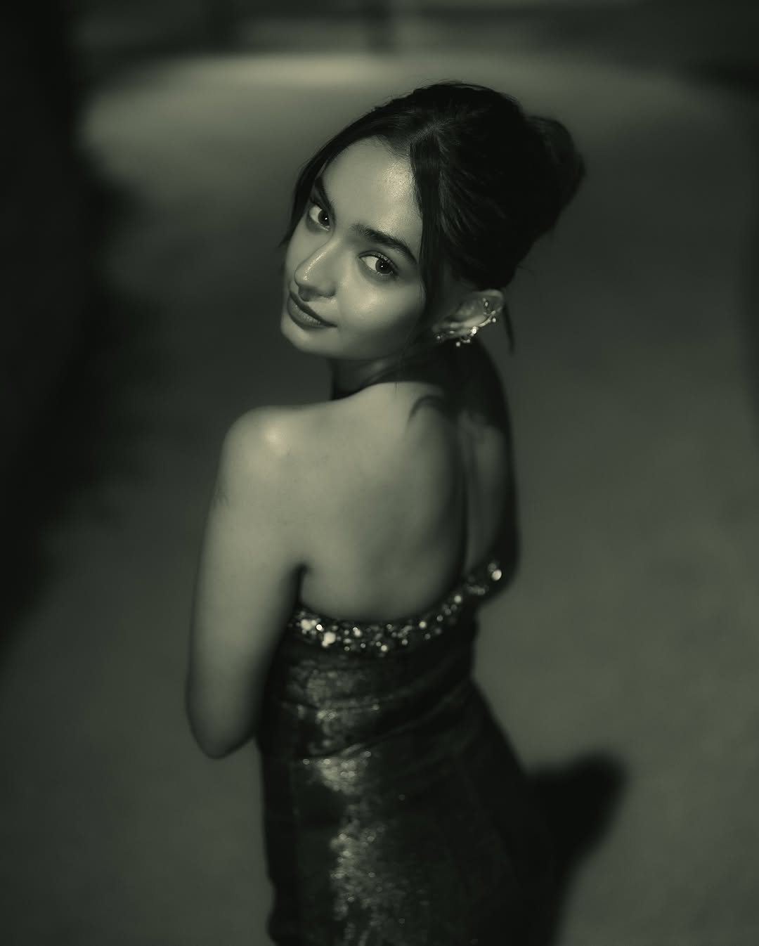 Anushka Sen Bold Red Strapless Mini Dress – Party Night Elegance (32)