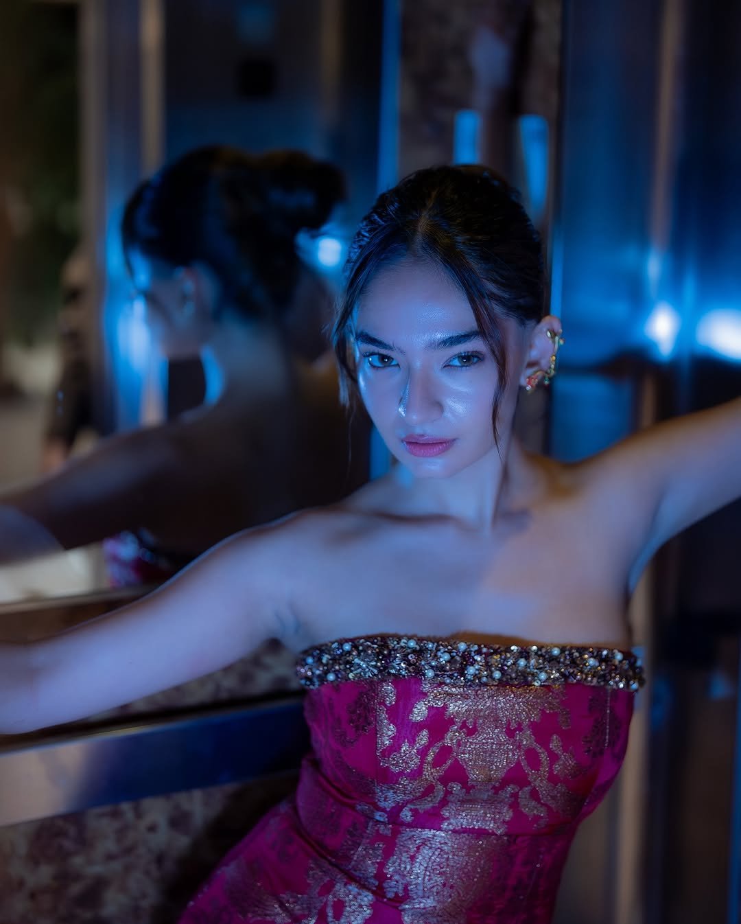 Anushka Sen Bold Red Strapless Mini Dress – Party Night Elegance (4)