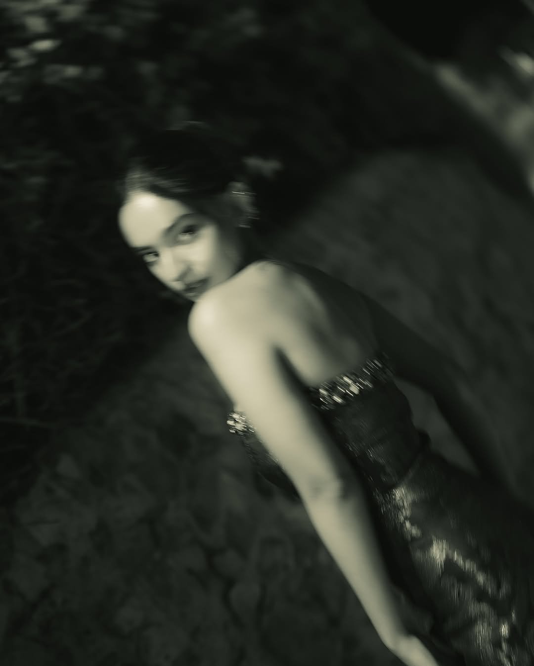 Anushka Sen Bold Red Strapless Mini Dress – Party Night Elegance (5)