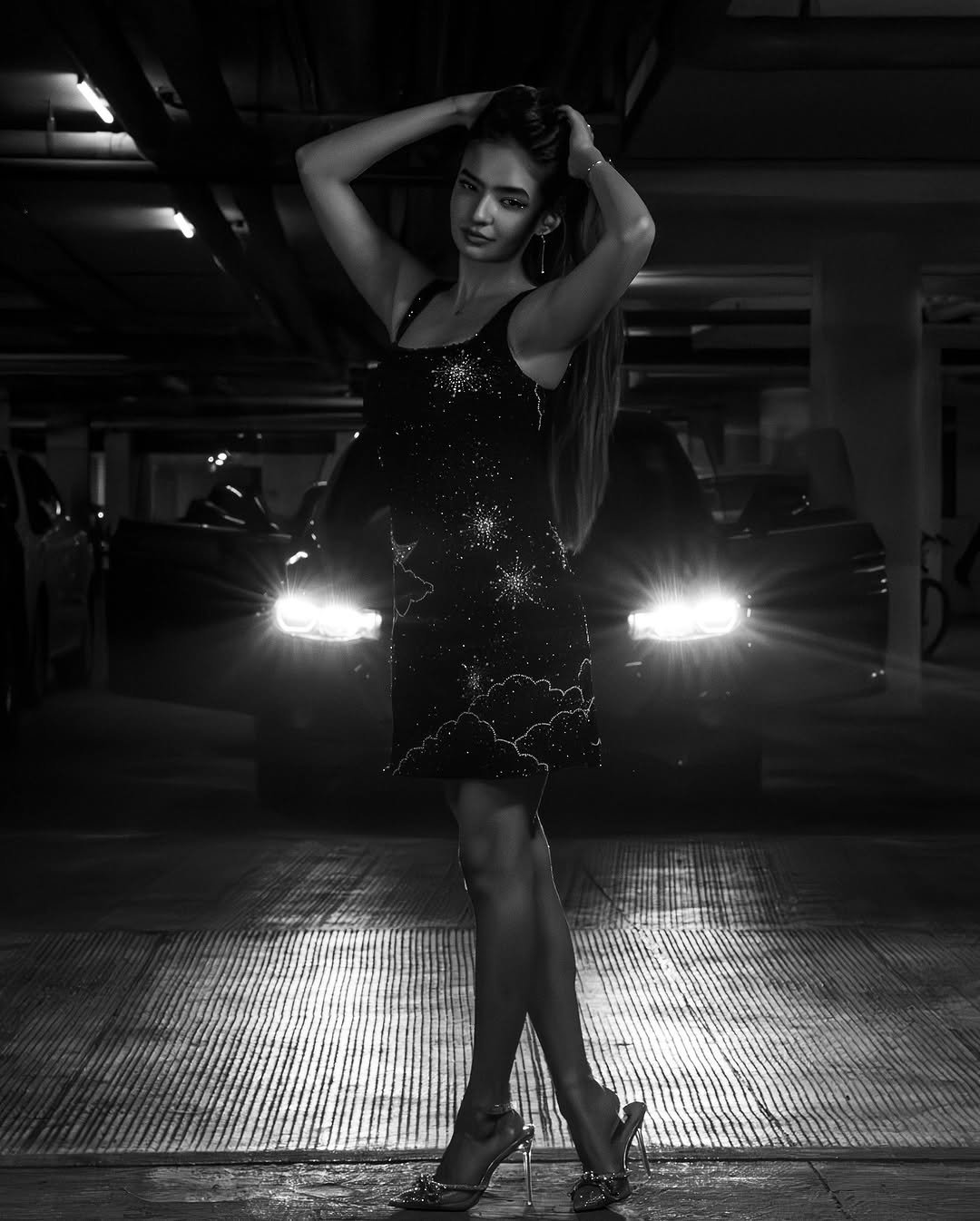 Anushka Sen Celestial Shimmer Dress – Glam Night Out (11)