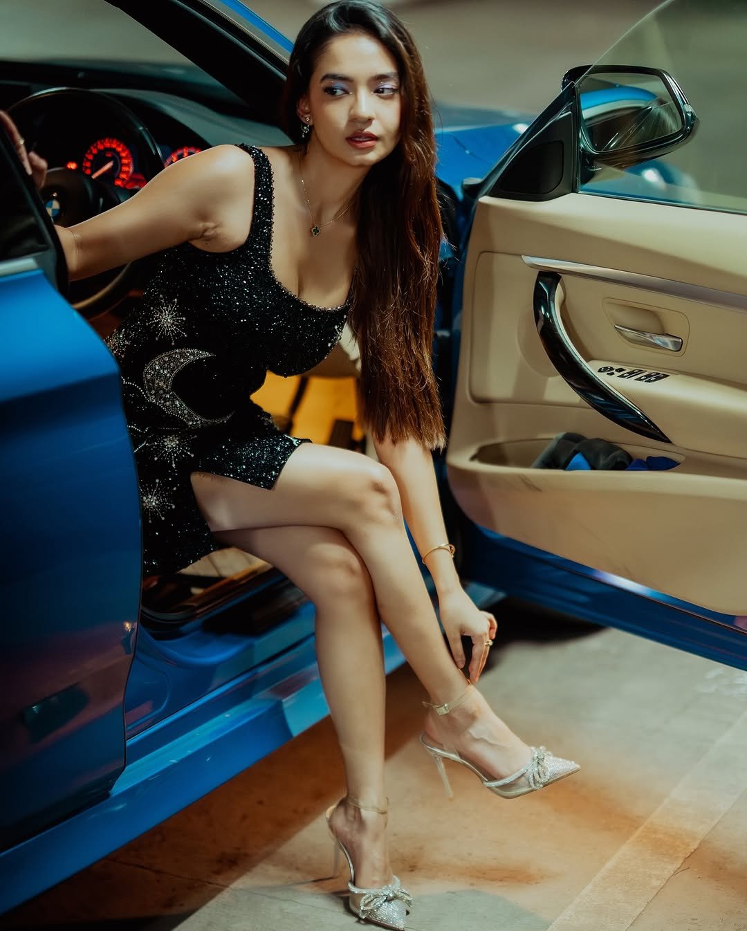 Anushka Sen Celestial Shimmer Dress – Glam Night Out (19)