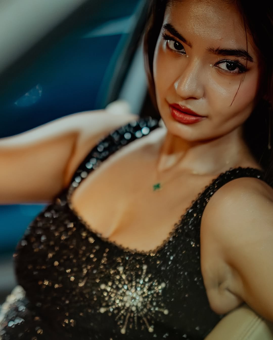 Anushka Sen Celestial Shimmer Dress – Glam Night Out (21)