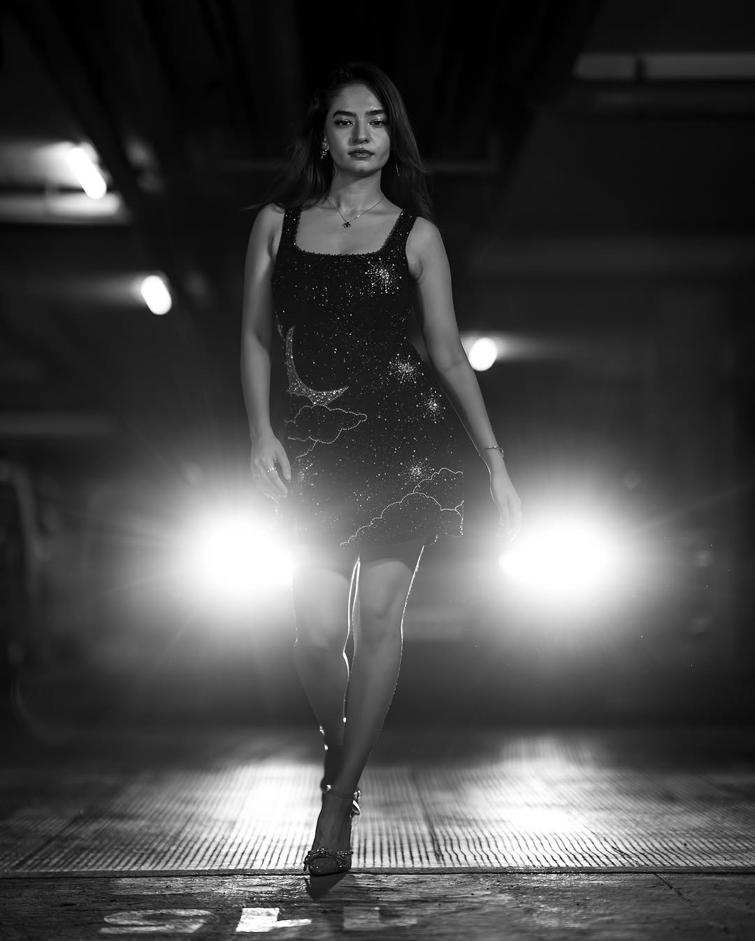 Anushka Sen Celestial Shimmer Dress – Glam Night Out (24)