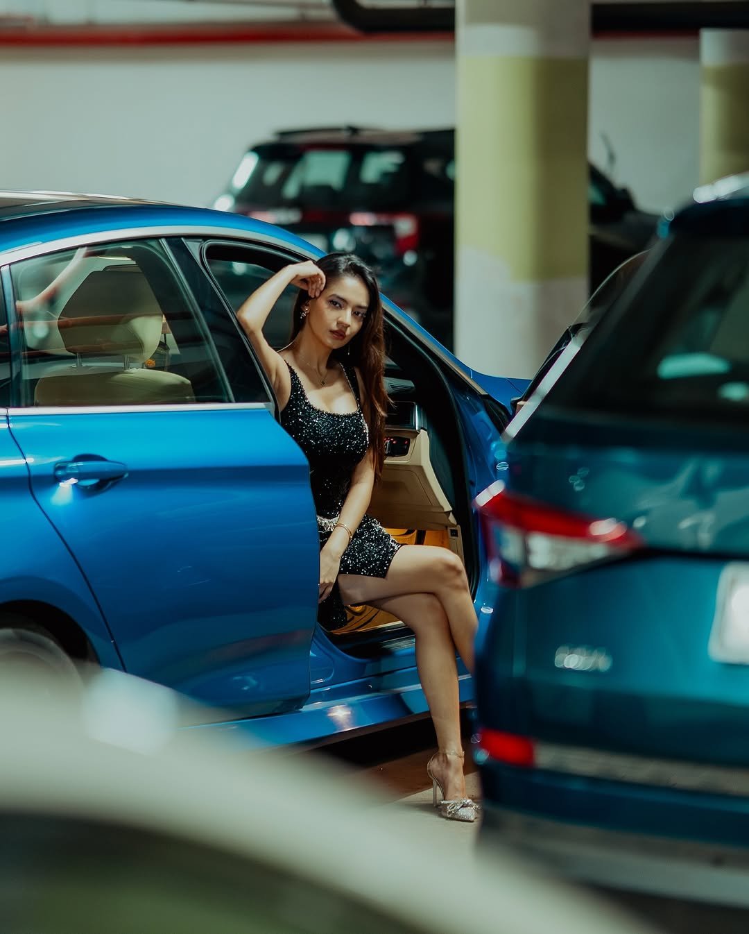 Anushka Sen Celestial Shimmer Dress – Glam Night Out (28)