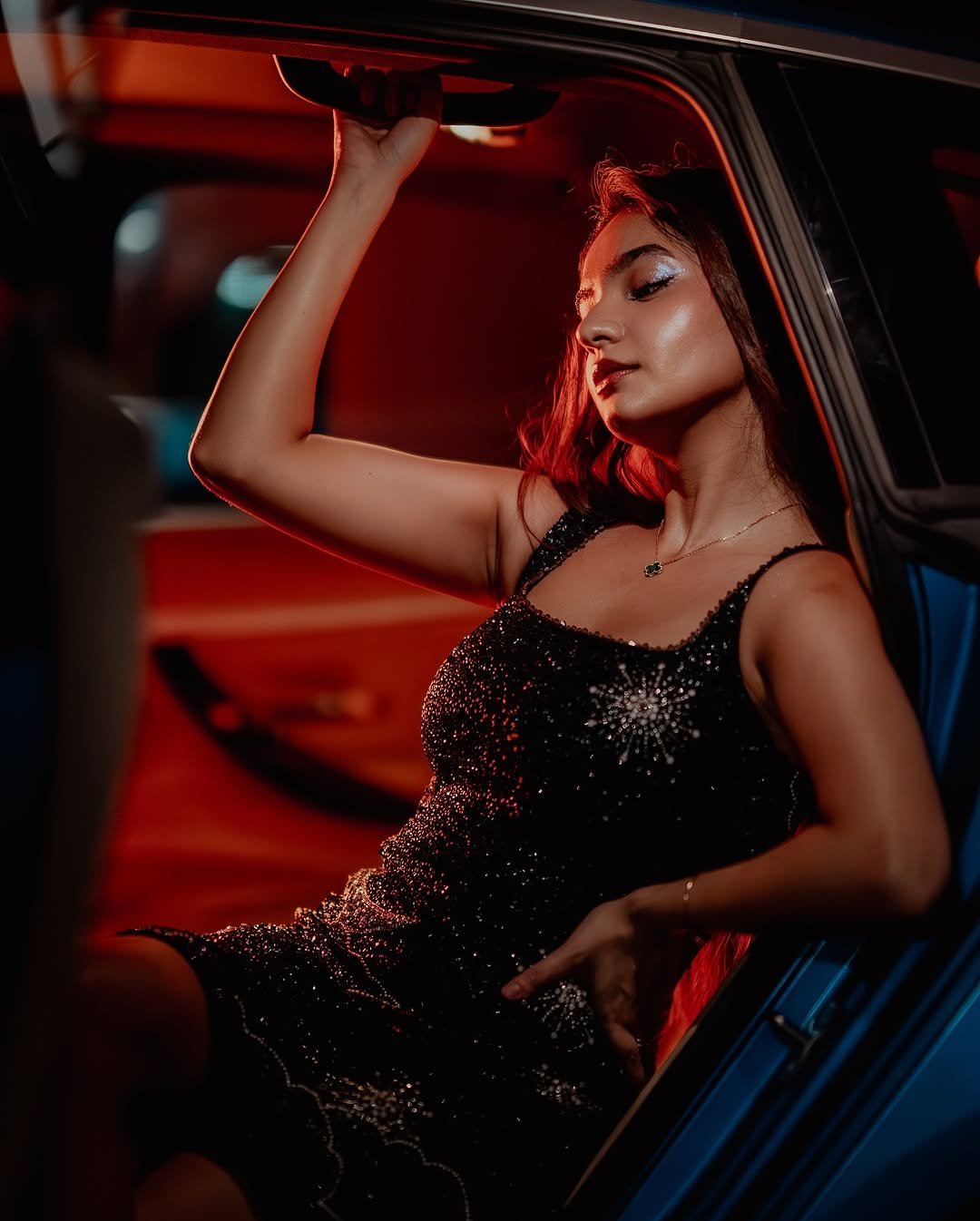 Anushka Sen Celestial Shimmer Dress – Glam Night Out (3)