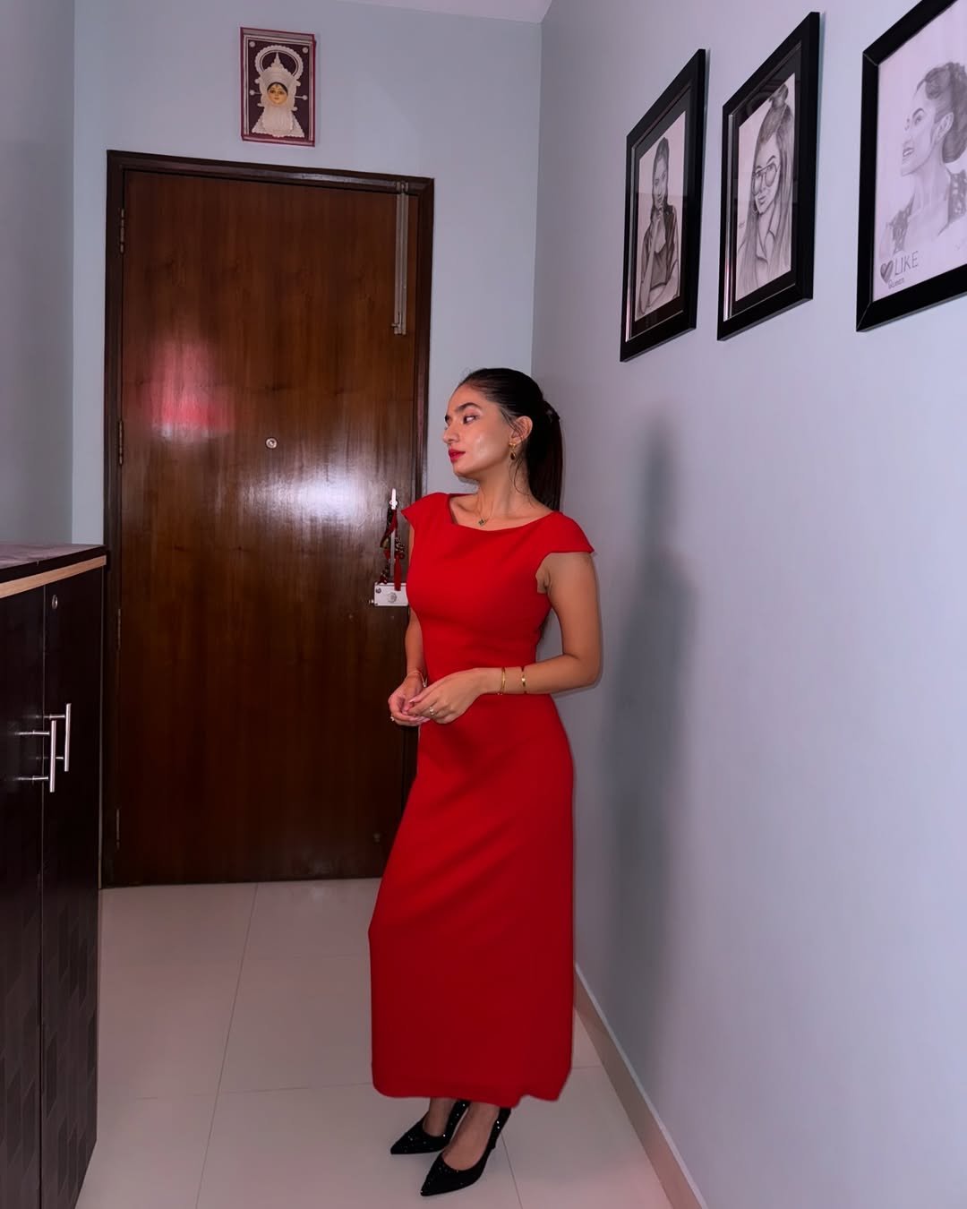 Anushka Sen Chic Red Bodycon Dress Indoor Photoshoot (13)