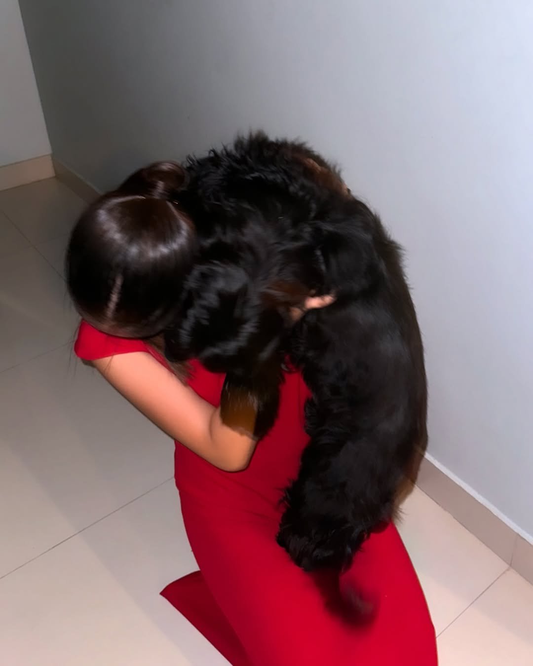 Anushka Sen Chic Red Bodycon Dress Indoor Photoshoot (3)